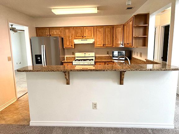 5th image of 230 Parkwood Cir