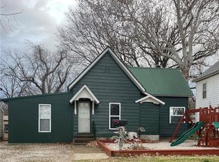 109 S Kansas Ave, Chanute, KS 66720