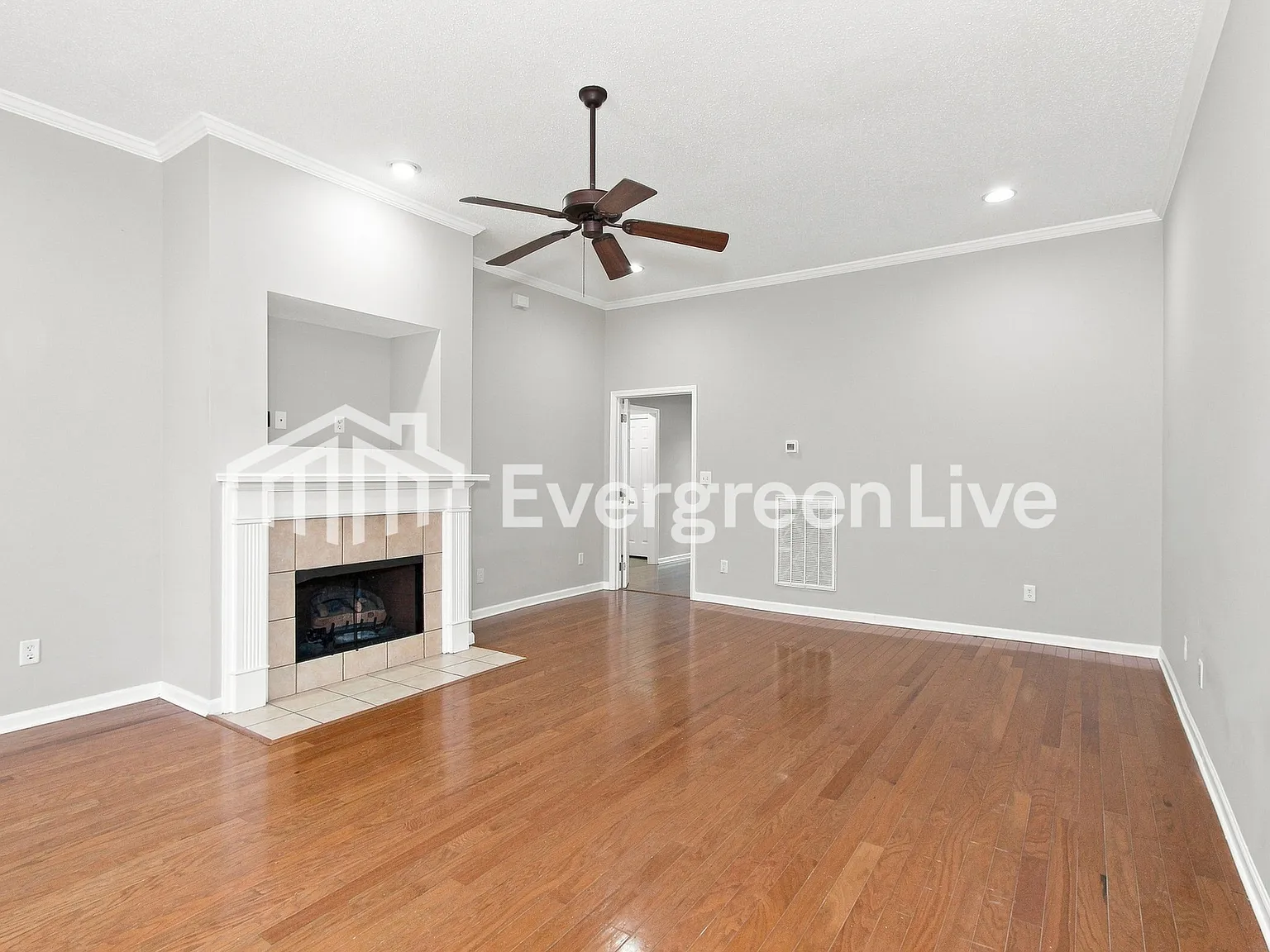 3 bed, 2.0 bath, 1825 sqft, $1,695 — Photo 2
