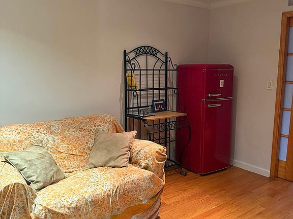 4th image of 86 Horatio St APT 4A