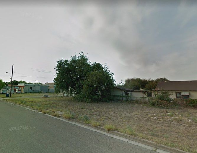 2nd image of 1422 N Dunlap Ave