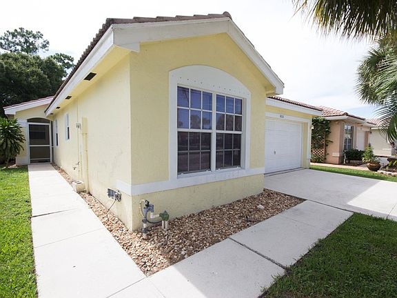 3rd image of 8052 Stirrup Cay Ct