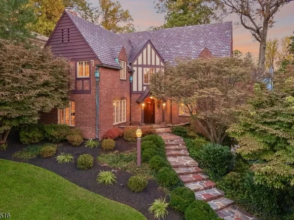 94 Collinwood Rd S, Maplewood Twp., NJ 07040