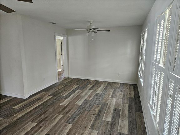 3rd image of 115 Holly Dr