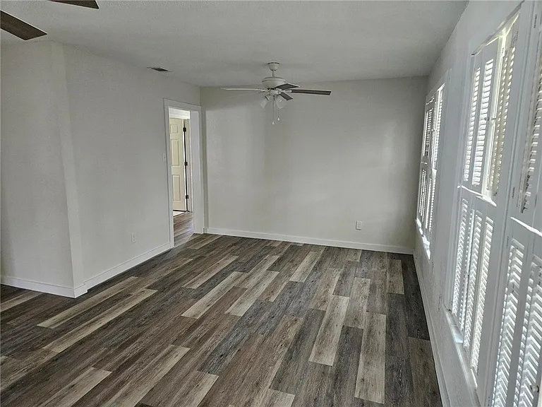 115 Holly Dr — Photo 3