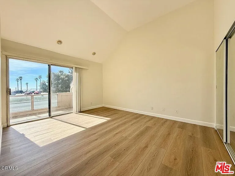 574 Island View Cir — Photo 10