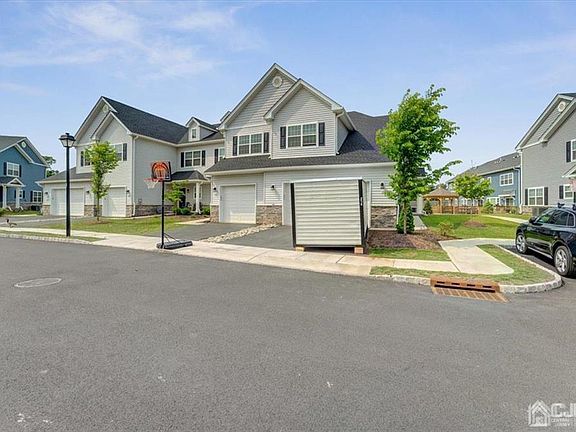 2nd image of 16 Daisy Dr