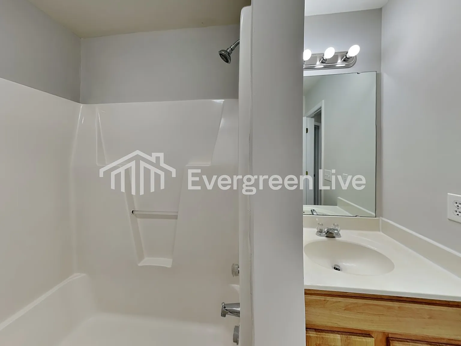 3 bed, 3.0 bath, 1561 sqft, $1,795 — Photo 4