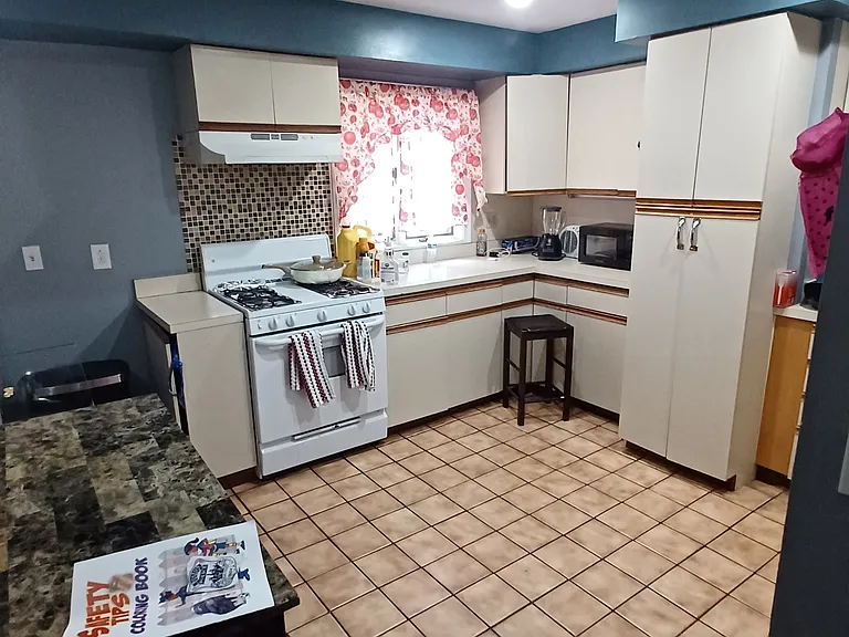 339 Chelsea St #2 — Photo 7