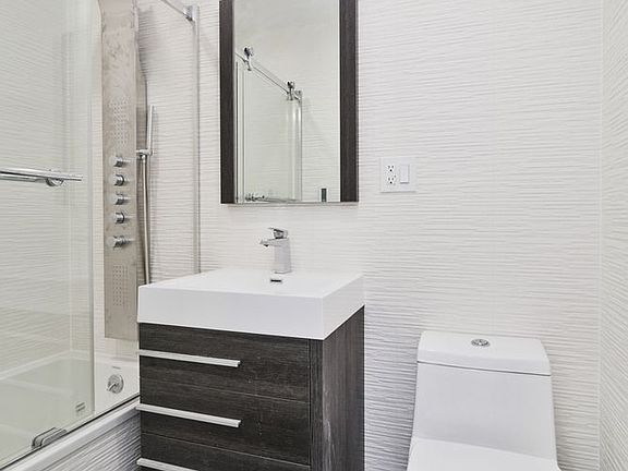 5th image of 165 Graham Ave APT 3R