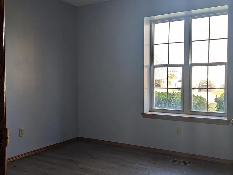 1910 Bluebird Dr — Photo 5