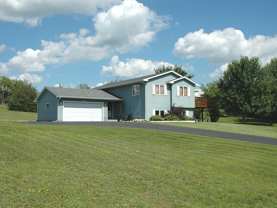 Split level home, w/2 car
