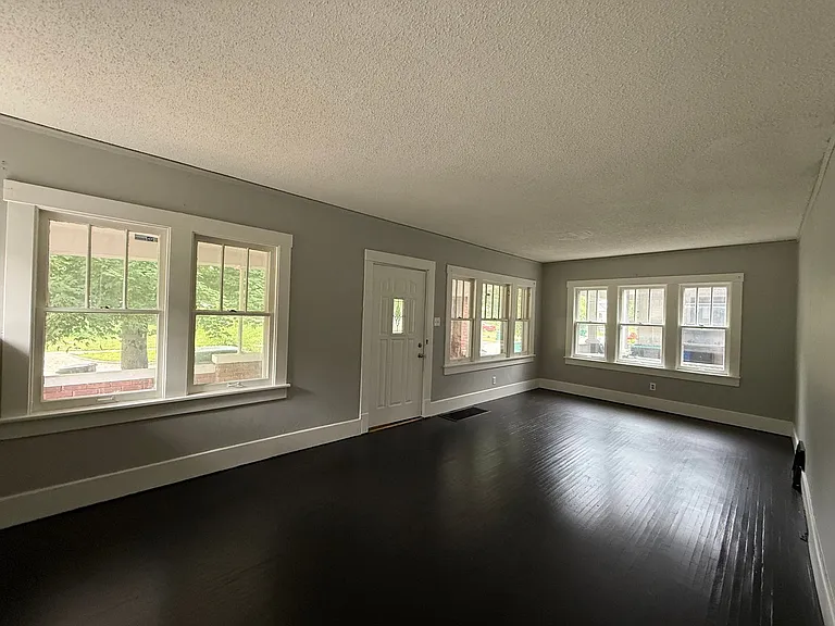 1454 E Main St — Photo 5