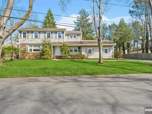 82 Van Horn St, Demarest, NJ 07627