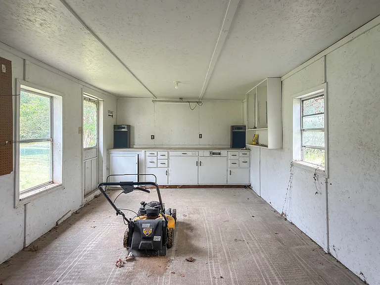 124 E Church St — Photo 23