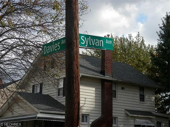 5th image of 912 Davies Ave