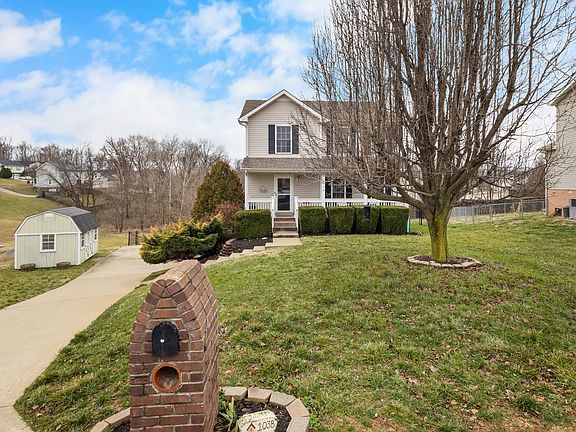 2nd image of 1038 Periwinkle Pl