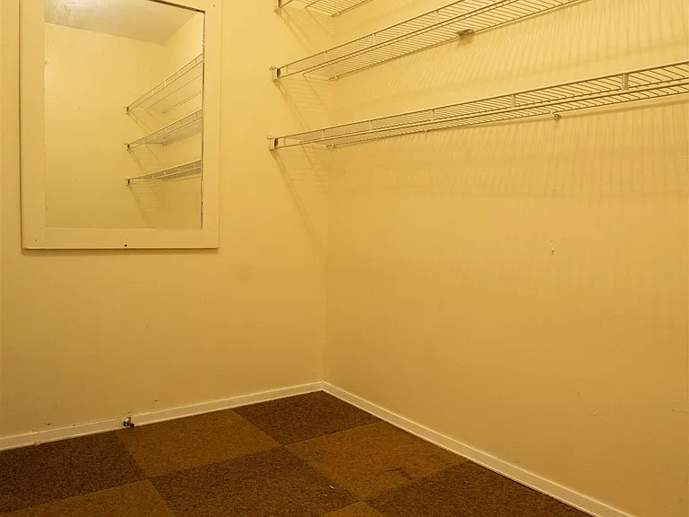 1037 Avenue C — Photo 3