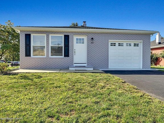 5th image of 289 Harrington Dr N