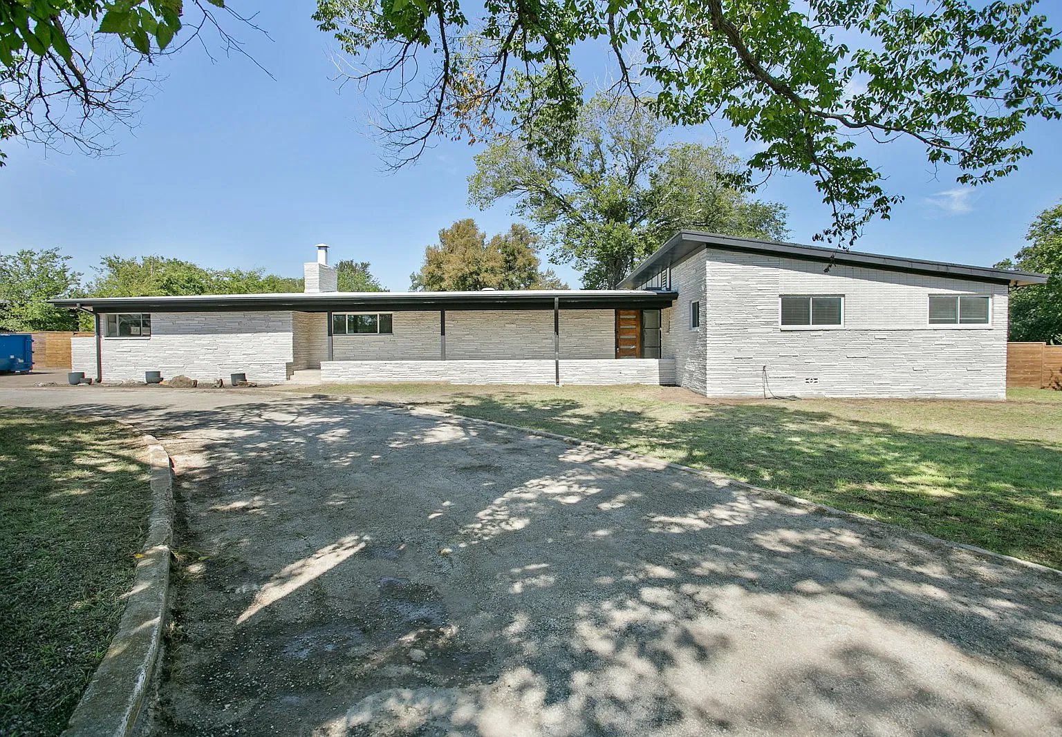 3507 Lakeshore Drive — Photo 1