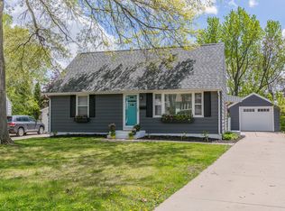 2705 Seely Ave SE, Cedar Rapids, IA 52403