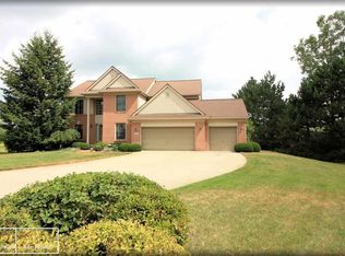 70692 Hillside Ct, Romeo, MI 48065