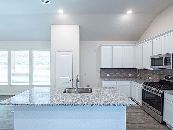 4th image of 1057 Blue Oak Blvd