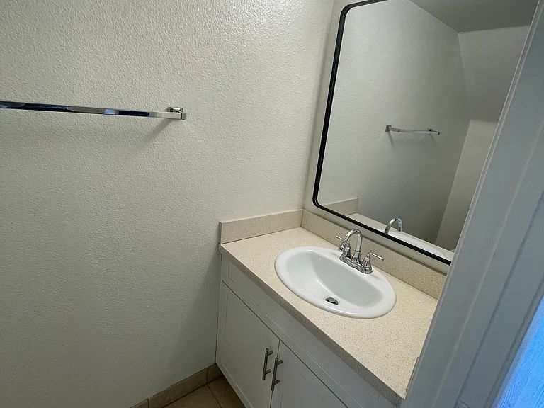 615 W Milford St — Photo 30