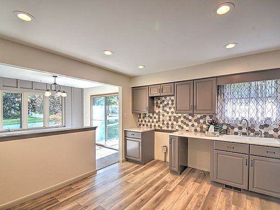 3rd image of 2608 Sycamore Dr