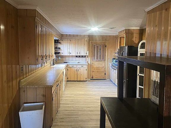 3rd image of 4411 Tamarack St