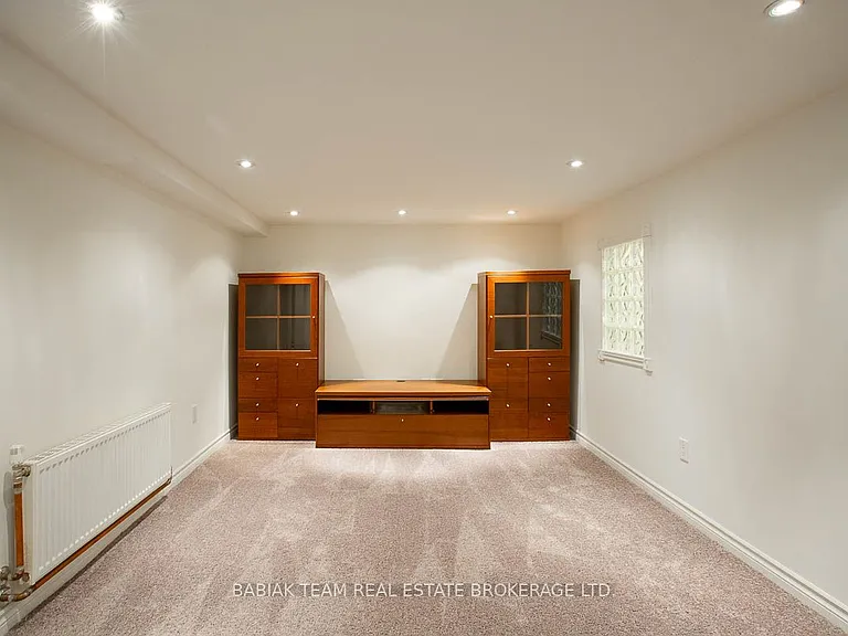94 Woodside Ave — Photo 24