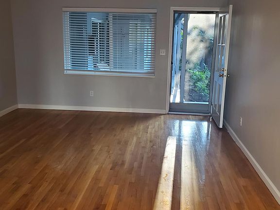 5th image of 3949 Kansas St APT 7