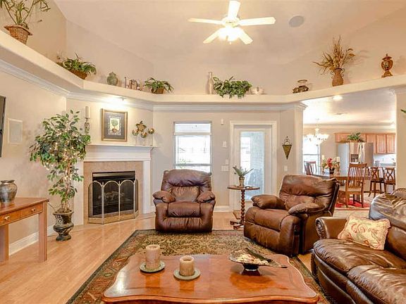 5th image of 2362 Tall Oak Dr