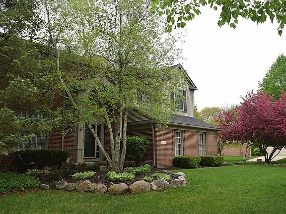 3rd image of 2701 Aubrey Dr