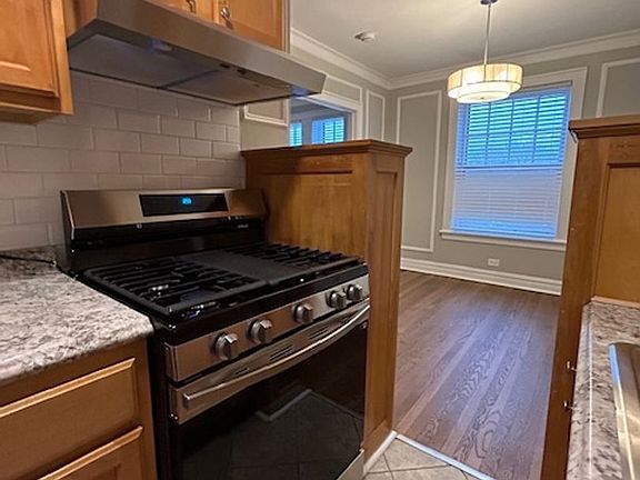 3rd image of 1601 W Thome Ave APT 3I