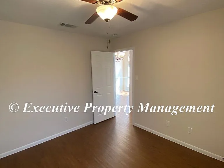 917 Whirlaway Dr — Photo 12