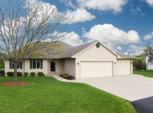 1240 Welsh Haven Dr, Oshkosh, WI 54904