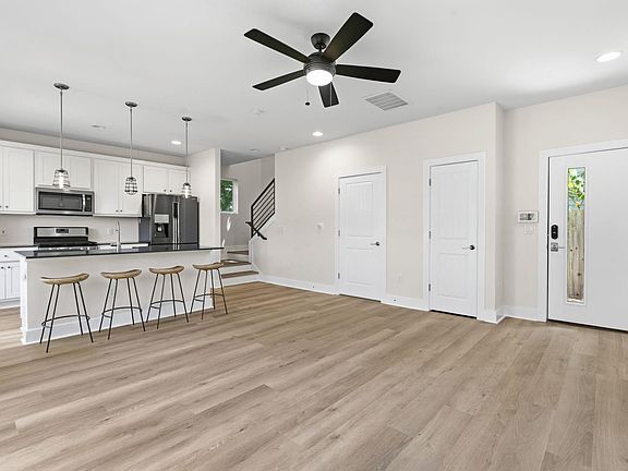 3rd image of 1160 Lott Ave #B