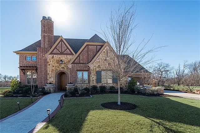 1st image of 821 Cliff Creek Dr