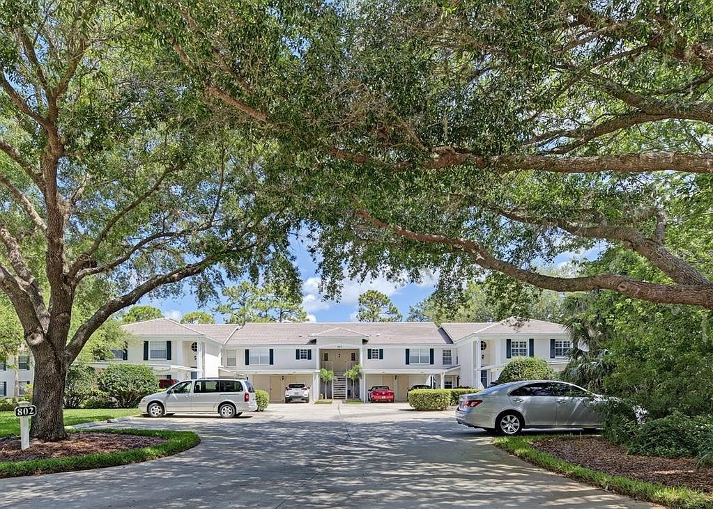 802 Montrose Dr UNIT 204