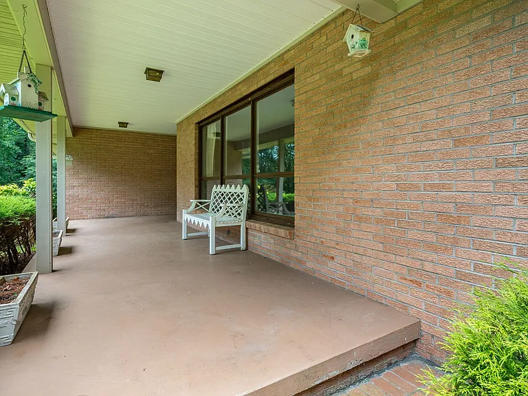 102 Arbor Ln — Photo 35