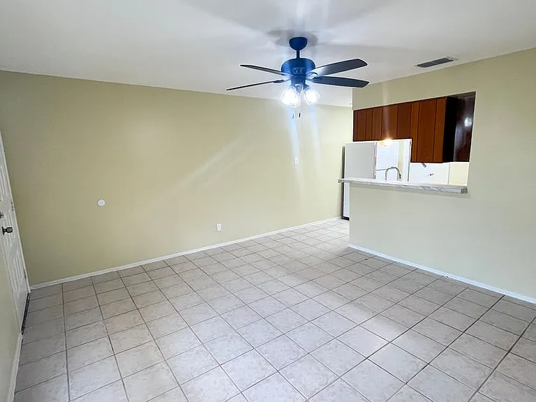 Town Creek Apartments — Photo 9