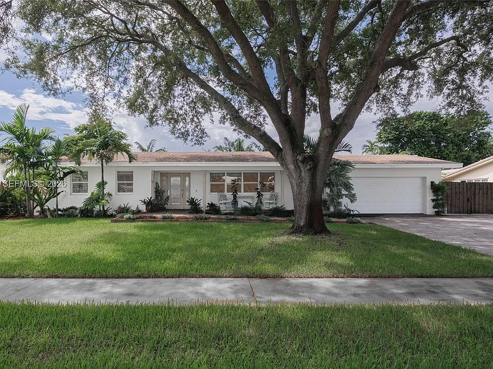 7460 NW 7th Ct
