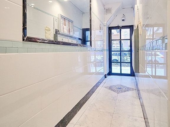 4th image of 534 E 14th St #17