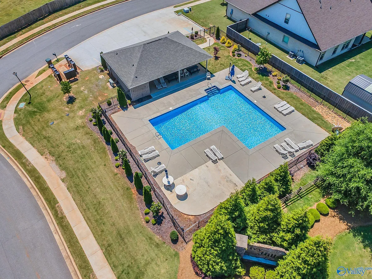 Building Photo - 147 Ivy Vine Dr