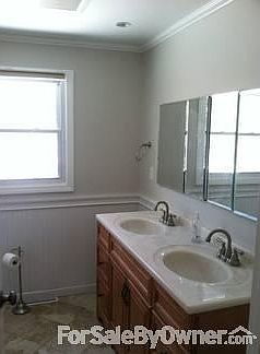 Double sinks in bathroom