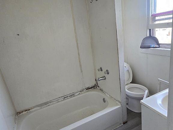 5th image of 211 Lagrange St