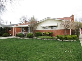 22613 Socia St, Saint Clair Shores, MI 48082