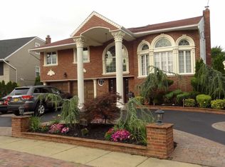 2949 Clubhouse Rd, Merrick, NY 11566