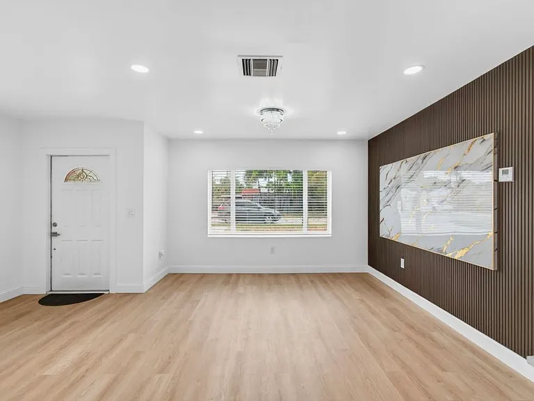 608 Fairfax Rd — Photo 12